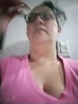 Snapshot of -saraqueen- chatting on December 2025 03:21:01 AM -saraqueen- online show from December 2025 03:21:01 AM