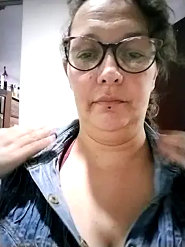 Snapshot of -saraqueen- chatting on November 2025 02:04:01 AM -saraqueen- online show from November 2025 02:04:01 AM