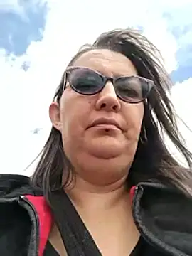 Snapshot of -saraqueen- chatting on December 2025 03:55:01 PM -saraqueen- online show from December 2025 03:55:01 PM