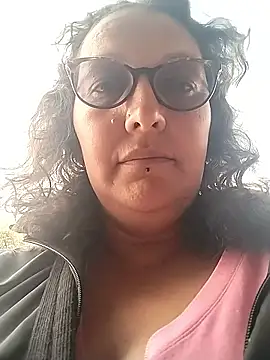 Snapshot of -saraqueen- chatting on December 2025 03:46:02 PM -saraqueen- online show from December 2025 03:46:02 PM