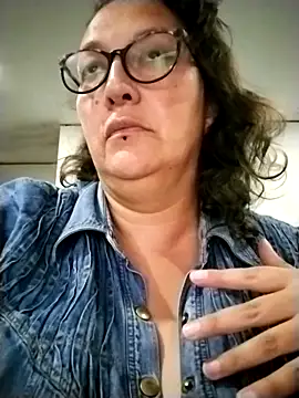 Snapshot of -saraqueen- chatting on November 2025 09:04:02 PM -saraqueen- online show from November 2025 09:04:02 PM