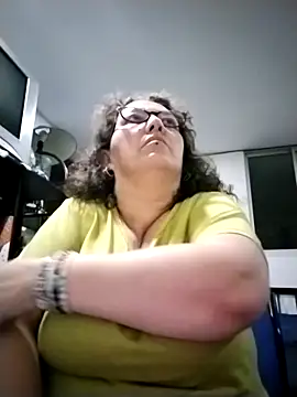 Snapshot of -saraqueen- chatting on November 2025 05:11:01 AM -saraqueen- online show from November 2025 05:11:01 AM