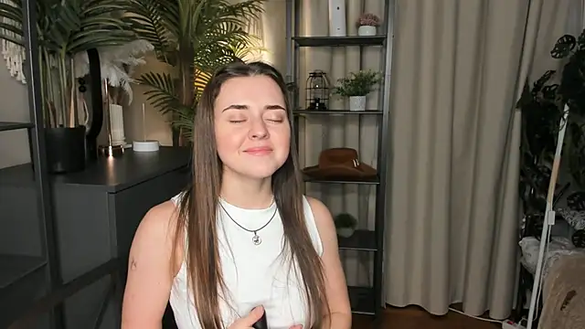 ThelmaJusto online show from November 2025 04:00:02 PM