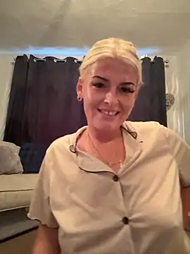 KikiMaexox online show from October 2025 04:30:01 PM