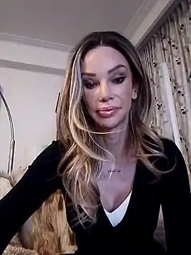 Snapshot of GinaCalabri chatting on October 2025 06:53:02 PM GinaCalabri online show from October 2025 06:53:02 PM