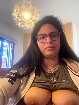 luciamaria01 online show from October 2025 08:05:01 AM