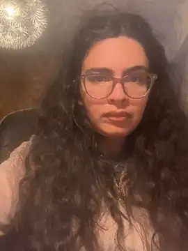 luciamaria01 online show from October 2025 04:41:02 PM