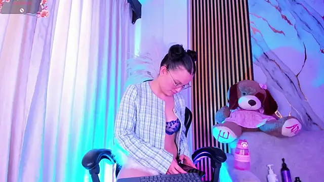 alejagarcia  online show from May 2026 08:40:02 PM