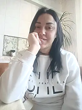 Snapshot of LuceSkys chatting on November 2025 09:36:01 AM LuceSkys online show from November 2025 09:36:01 AM