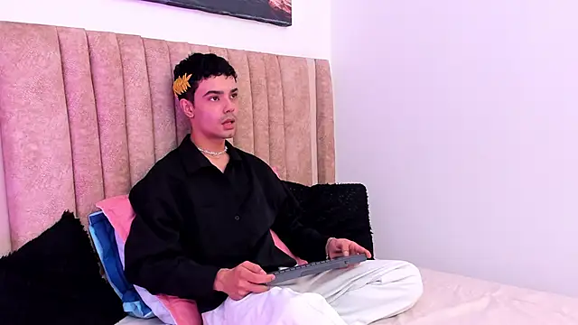 Timothe Evans online show from November 2025 08:01:01 PM