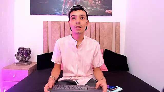 Timothe Evans online show from November 2025 08:35:01 PM