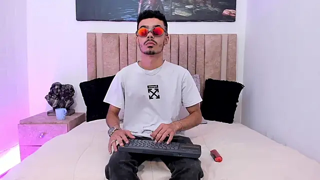 Timothe Evans online show from October 2025 09:03:01 PM