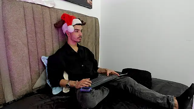 Timothe Evans online show from December 2025 04:06:02 AM