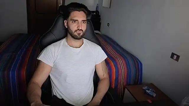 Al3xox02 online show from April 2026 06:10:02 PM