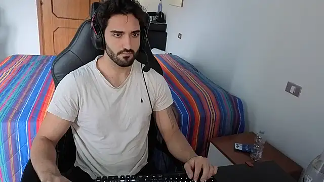 Al3xox02 online show from April 2026 11:50:02 AM