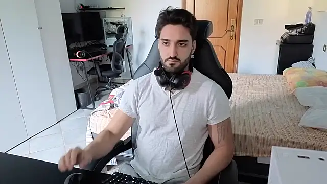 Al3xox02 online show from February 2026 12:03:02 PM