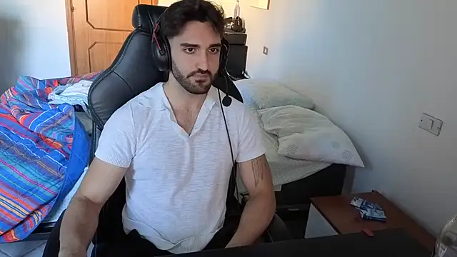 Al3xox02 online show from April 2026 03:13:02 PM