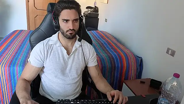 Al3xox02 online show from April 2026 12:28:02 PM