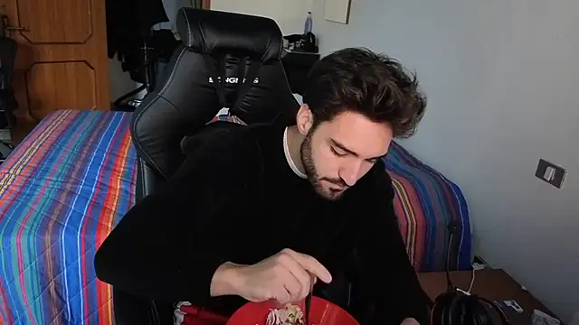 Al3xox02 online show from March 2026 02:08:01 PM