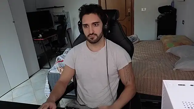 Al3xox02 online show from February 2026 11:31:01 AM