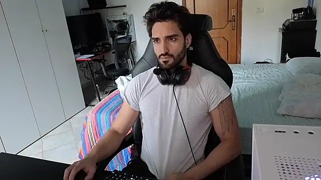 Al3xox02 online show from April 2026 10:00:02 AM