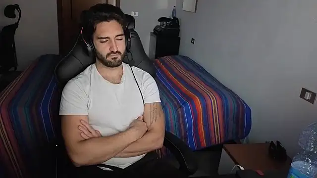 Al3xox02 online show from April 2026 07:58:02 PM