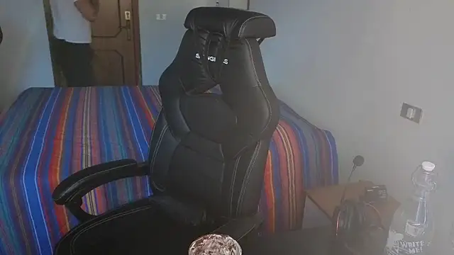 Al3xox02 online show from April 2026 05:39:01 PM