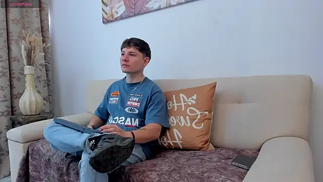 Leoo Miller online show from October 2025 08:32:02 PM