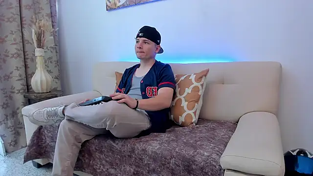 Leoo Miller online show from October 2025 08:31:01 PM
