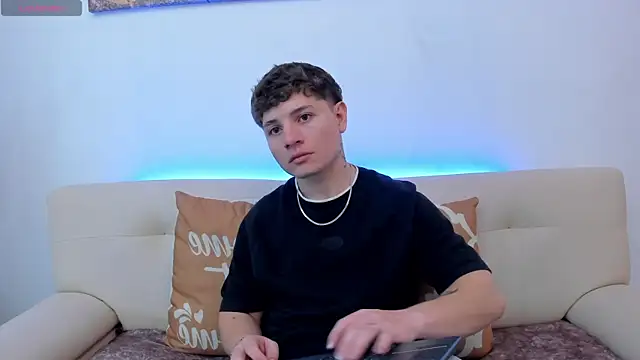 Leoo Miller online show from November 2025 08:03:02 PM