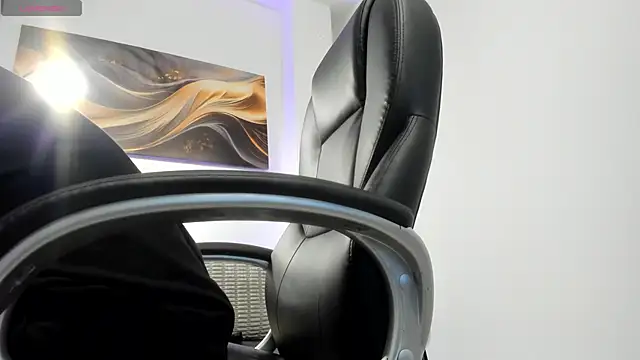 Leoo Miller online show from November 2025 04:38:02 AM