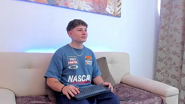 Leoo Miller online show from October 2025 08:42:01 PM