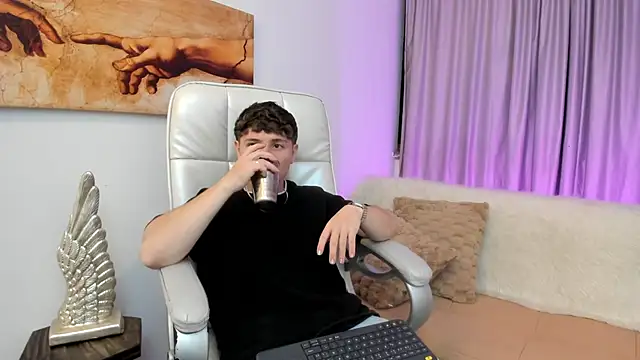 Leoo Miller online show from November 2025 04:26:01 AM