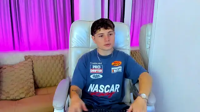 Leoo Miller online show from November 2025 04:27:01 AM