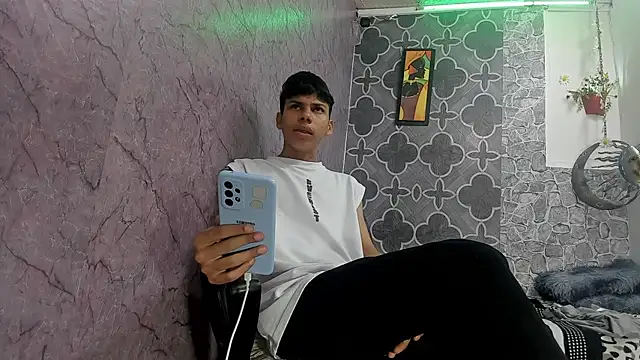 sexyboys cutex18 online show from February 2026 11:46:01 PM