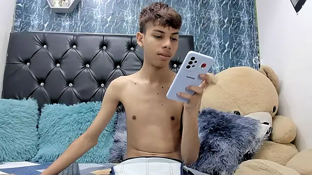 sexyboys cutex18 online show from November 2025 08:20:02 PM