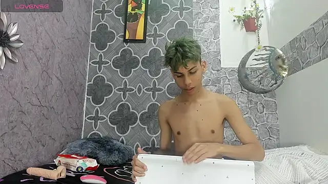 sexyboys cutex18 online show from January 2026 09:10:02 PM