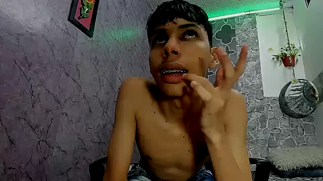 sexyboys cutex18 online show from February 2026 10:31:02 PM