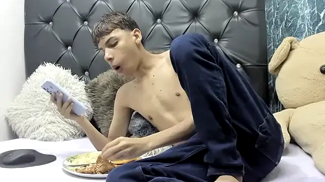 sexyboys cutex18 online show from December 2025 07:31:01 PM