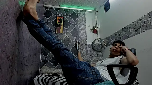 sexyboys cutex18 online show from February 2026 10:00:02 PM