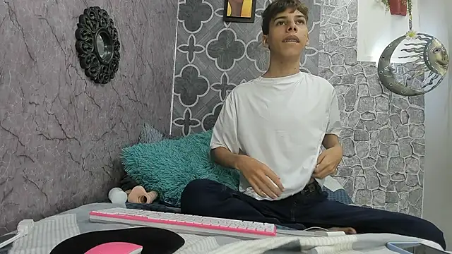 sexyboys cutex18 online show from December 2025 07:58:01 PM