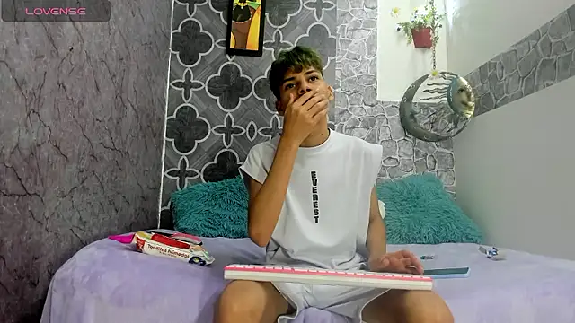 sexyboys cutex18 online show from January 2026 09:31:02 PM