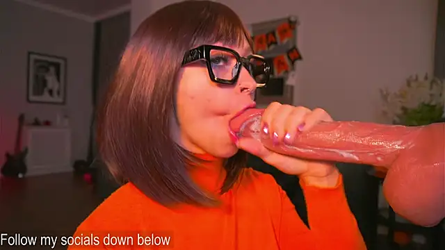 karolineneuer  online show from October 2025 12:20:01 AM