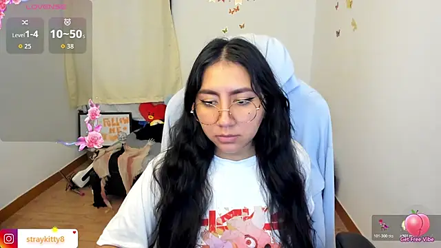 Snapshot of LoveLyy- chatting on October 2025 01:02:01 PM LoveLyy- online show from October 2025 01:02:01 PM