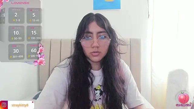 Snapshot of LoveLyy- chatting on October 2025 08:54:02 PM LoveLyy- online show from October 2025 08:54:02 PM