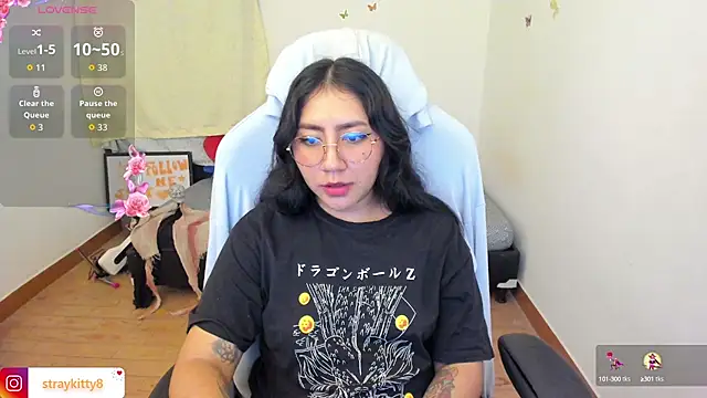 Snapshot of LoveLyy- chatting on October 2025 03:52:01 AM LoveLyy- online show from October 2025 03:52:01 AM