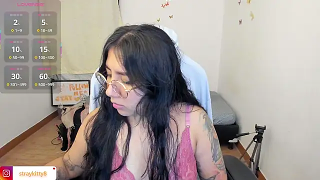 Snapshot of LoveLyy- chatting on October 2025 01:28:01 AM LoveLyy- online show from October 2025 01:28:01 AM