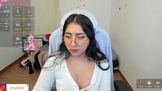 Snapshot of LoveLyy- chatting on October 2025 09:16:01 PM LoveLyy- online show from October 2025 09:16:01 PM