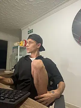 santyrestrepo online show from October 2025 12:11:02 AM