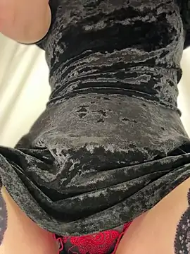 Aurynne online show from April 2026 08:45:02 PM